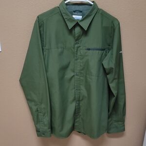 Columbia Green Casual Button Down Shirt 💚